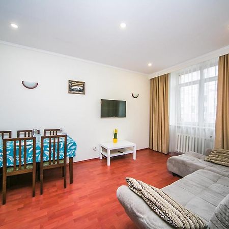 Apartment Ploshchad Pobedy 3 Komnaty Minszk Kültér fotó