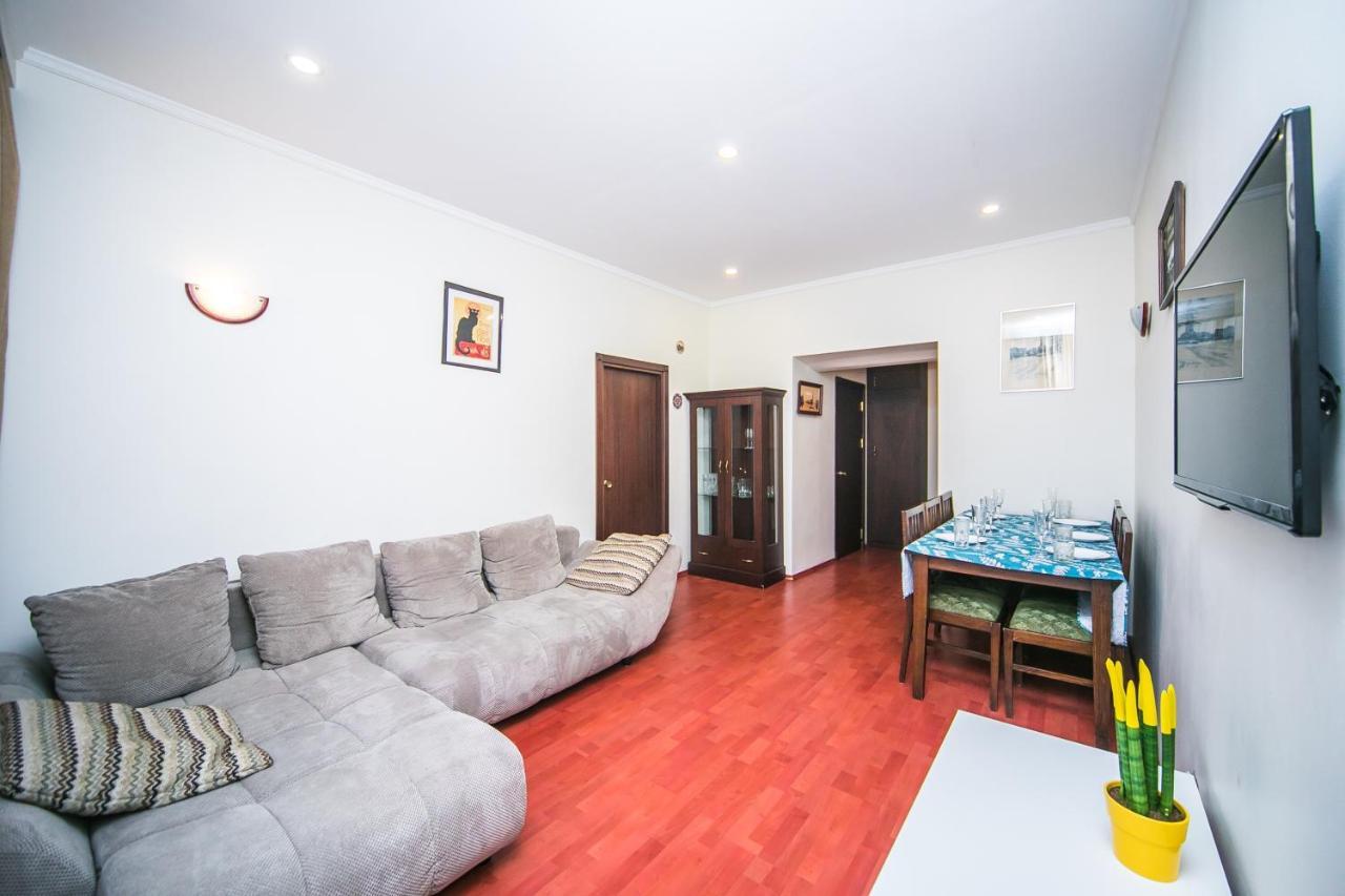 Apartment Ploshchad Pobedy 3 Komnaty Minszk Kültér fotó