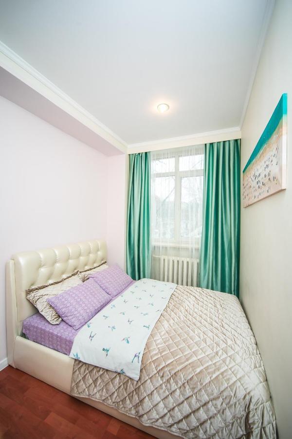 Apartment Ploshchad Pobedy 3 Komnaty Minszk Kültér fotó