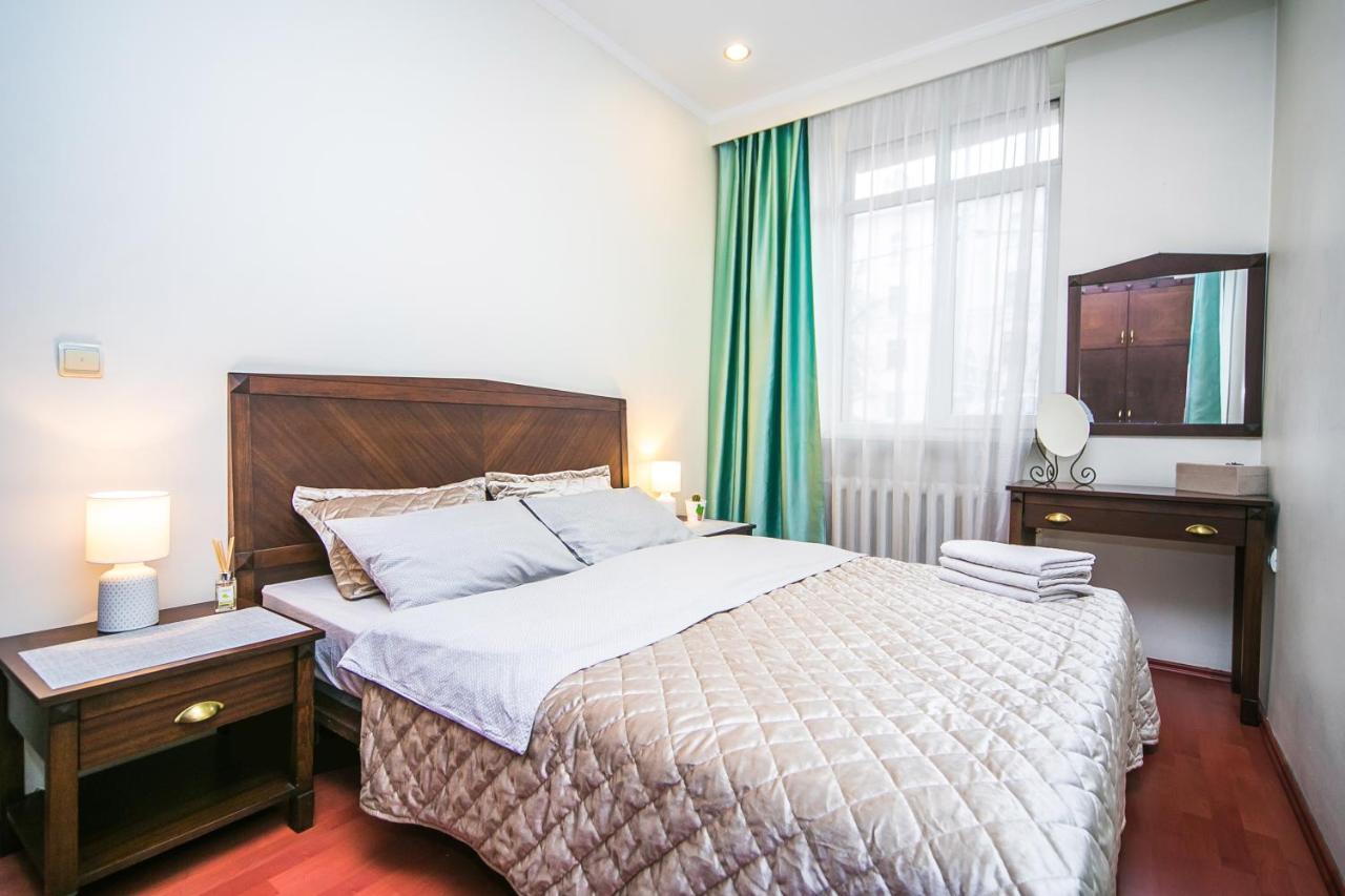 Apartment Ploshchad Pobedy 3 Komnaty Minszk Kültér fotó