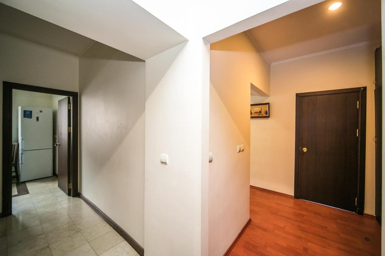 Apartment Ploshchad Pobedy 3 Komnaty Minszk Kültér fotó